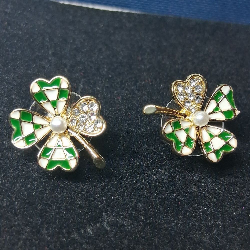 Chic Gold and Green Clover Earrings